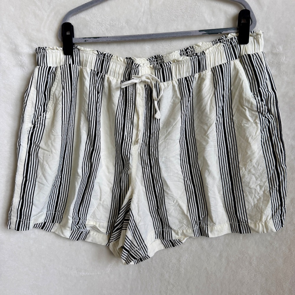 Lane Bryant Black White Striped Pull On Shorts Plus Size 22/24 Rayon Drawstring